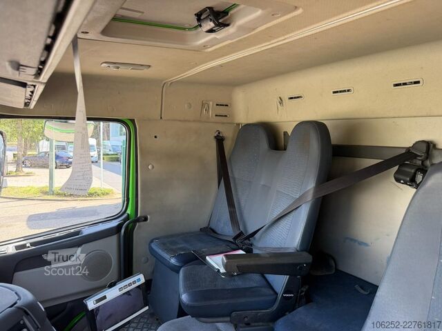 Автомобиль для сбора мусора Volvo FM 300 6x2 *LHD* - GARBAGE TRUCK / MULLWAGEN / ...