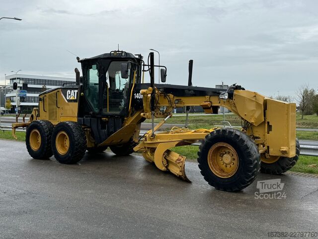 Cestný grejdr Caterpillar 140M