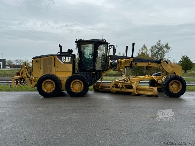 Cestný grejdr Caterpillar 140M