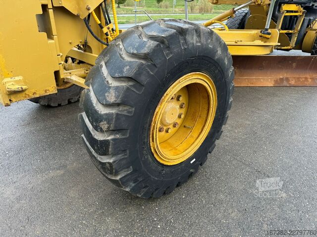 Cestný grejdr Caterpillar 140M
