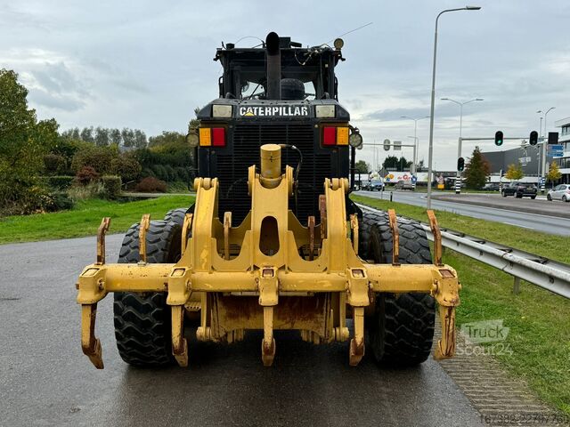 Cestný grejdr Caterpillar 140M