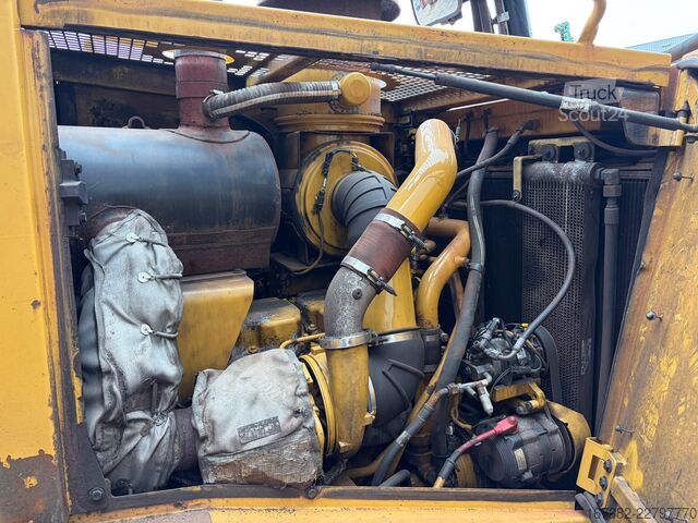 Nivelačný stroj Caterpillar D8T