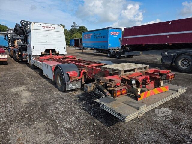 Camión con caja móvil MERCEDES-BENZ 1524 BDF mit Klima, Ladebordwand, 2 x Bett