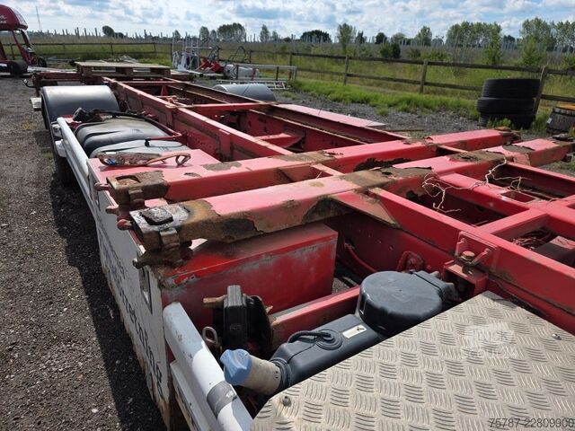 Camión con caja móvil MERCEDES-BENZ 1524 BDF mit Klima, Ladebordwand, 2 x Bett