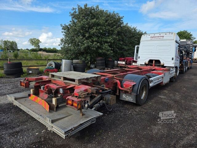 Camión con caja móvil MERCEDES-BENZ 1524 BDF mit Klima, Ladebordwand, 2 x Bett