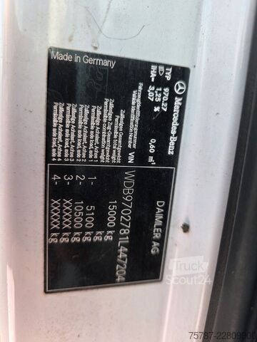 Camión con caja móvil MERCEDES-BENZ 1524 BDF mit Klima, Ladebordwand, 2 x Bett