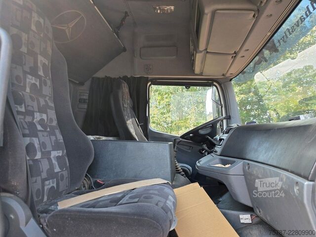 Camión con caja móvil MERCEDES-BENZ 1524 BDF mit Klima, Ladebordwand, 2 x Bett