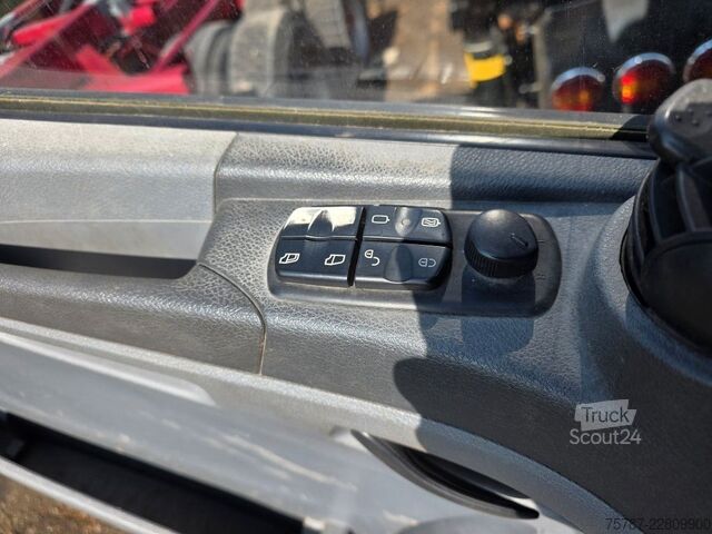Camión con caja móvil MERCEDES-BENZ 1524 BDF mit Klima, Ladebordwand, 2 x Bett