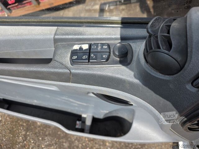 Camión con caja móvil MERCEDES-BENZ 1524 BDF mit Klima, Ladebordwand, 2 x Bett