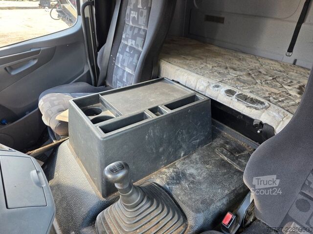 Camión con caja móvil MERCEDES-BENZ 1524 BDF mit Klima, Ladebordwand, 2 x Bett