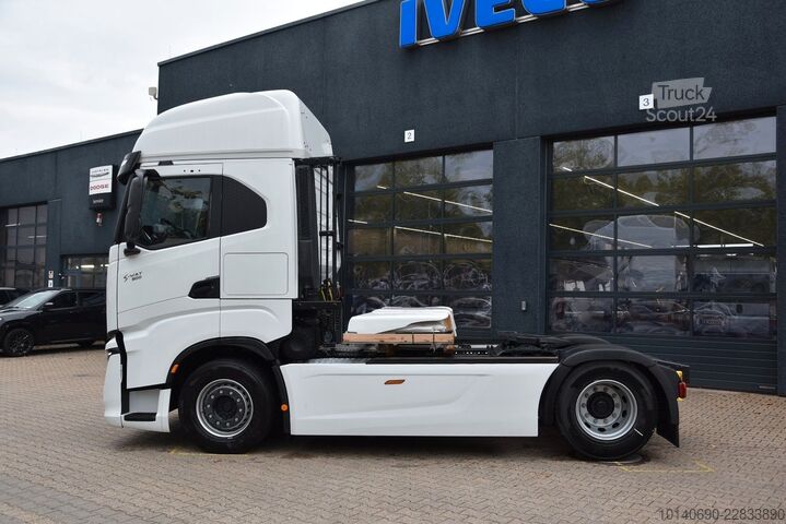 Tracteur routier standard IVECO S-WAY AS440S50T-P SZM ADR Basis Standklima Retar