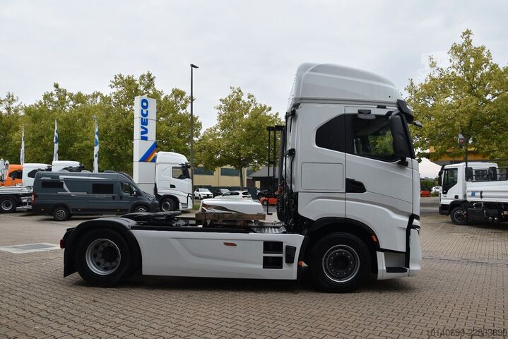Tracteur routier standard IVECO S-WAY AS440S50T-P SZM ADR Basis Standklima Retar