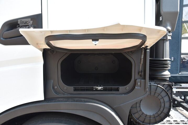 Tovornjak s kavljem za kontejnerje IVECO X-WAY AS280X58Y-PS Abrollkipper MEILLER RS21.70