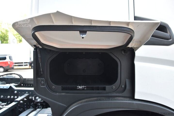 Tovornjak s kavljem za kontejnerje IVECO X-WAY AS280X58Y-PS Abrollkipper MEILLER RS21.70