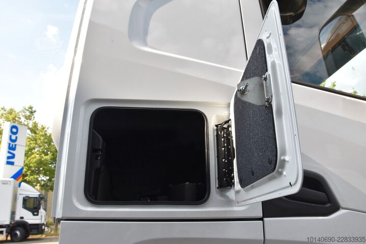 Tovornjak s kavljem za kontejnerje IVECO X-WAY AS280X58Y-PS Abrollkipper MEILLER RS21.70