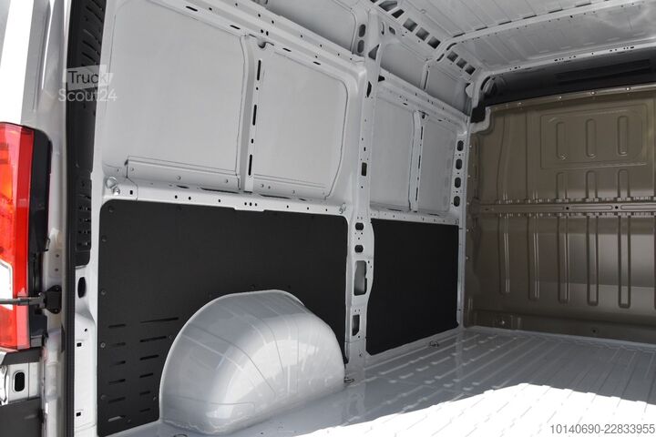 Høy tak varebil FIAT Ducato 35 L2H2 140 MT Tachograph AHK Allwetterre