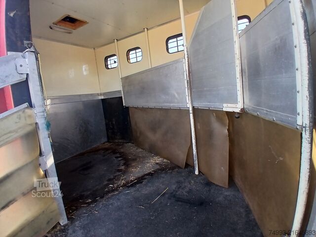 Paardenvrachtwagen Renault S150