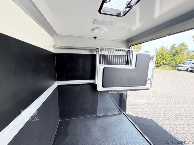 Hayvan taşıyıcı RENAULT Master STX 5 Sitzer Haras ex. Lang