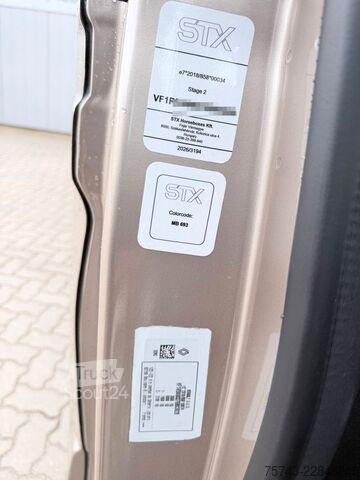 Hayvan taşıyıcı RENAULT Master STX 5 Sitzer Haras ex. Lang