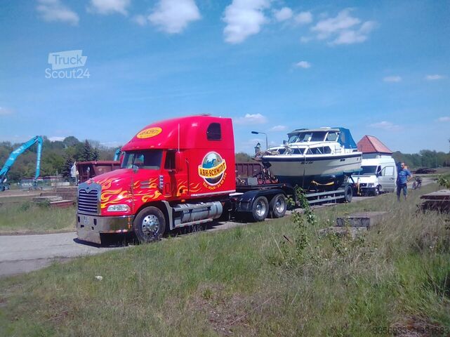 Camion de matières dangereuses Mack CX 603 Vision