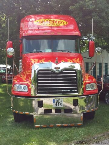 Camion de matières dangereuses Mack CX 603 Vision