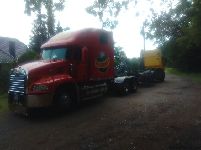 Camion de matières dangereuses Mack CX 603 Vision