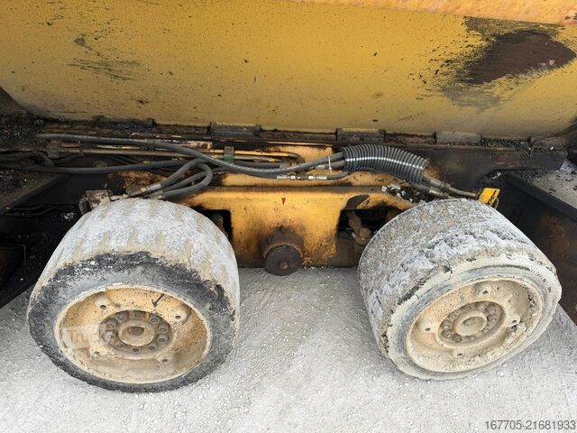 Radfertiger Dynapac F121-6W