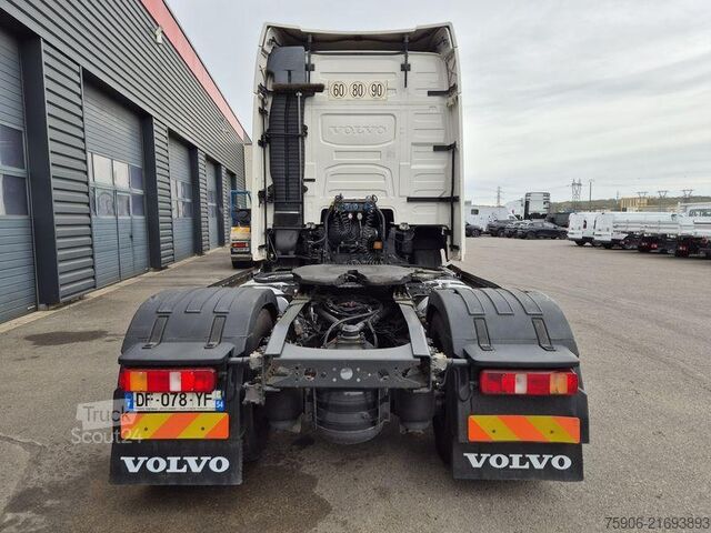 Trattore stradale standard Volvo FH