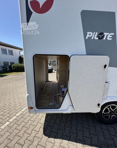 Pusiau integruotas kemperis Pilote Pilote P696 Evidence – Automatik – Solar