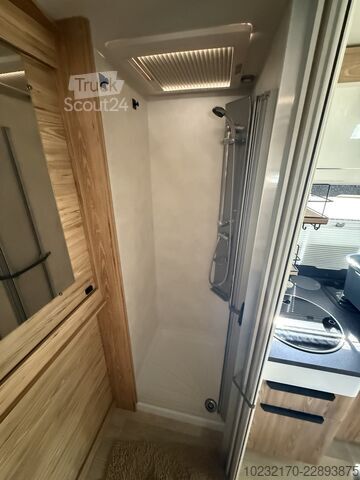 Pusiau integruotas kemperis Pilote Pilote P696 Evidence – Automatik – Solar