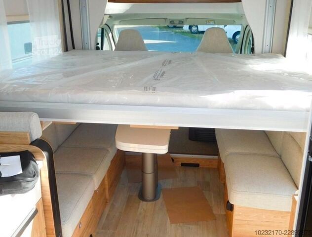Pusiau integruotas kemperis Pilote Pilote P696 Evidence – Automatik – Solar
