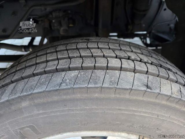 Samochód dostawczy z plandeką DAF LF 170 Gardine, wie neu, nur 82 TKM Original !