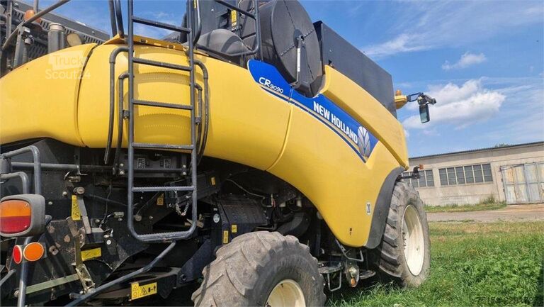 зерноуборочный комбайн New Holland CR 9090
