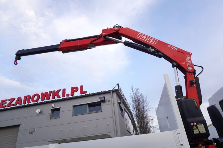 Plošina so žeriavom Renault C280 DTI 8/ FASSI crane F135A.22/ 8units