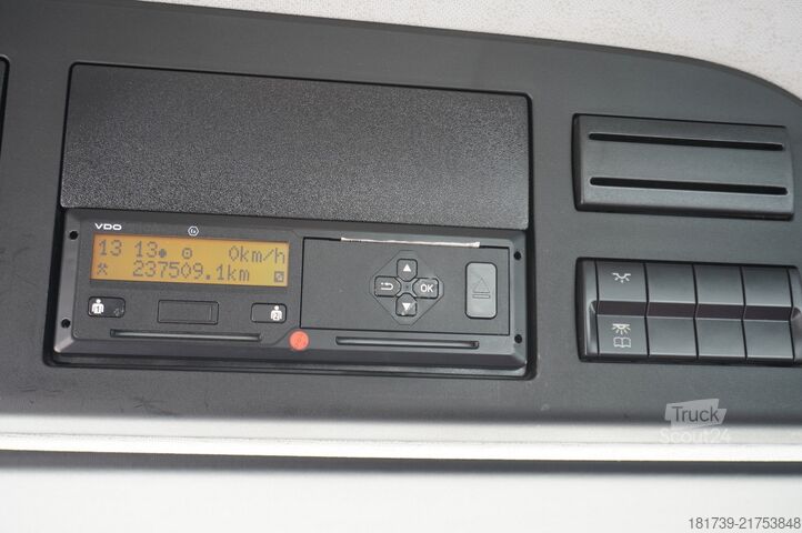 Platforma z žerjavom Mercedes-Benz Arocs 2633 flatbed truck / Crane FASSI