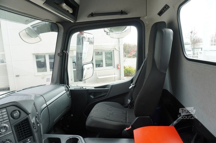 Platforma z žerjavom Mercedes-Benz Arocs 2633 flatbed truck / Crane FASSI