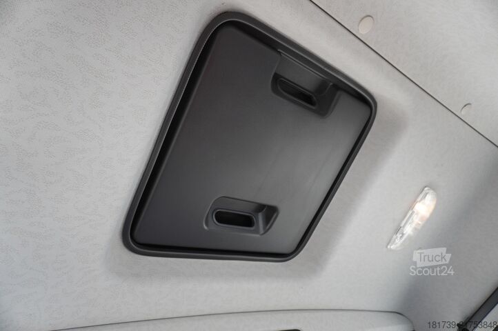 Platforma z žerjavom Mercedes-Benz Arocs 2633 flatbed truck / Crane FASSI