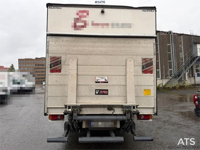 Matkalaukku Iveco 75E-210 4x2 Box Truck with Tail Lift – 136,000 km!