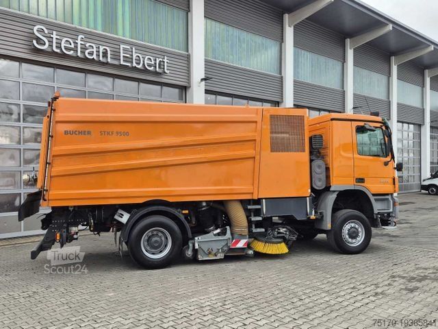 Măturătoare stradală MERCEDES-BENZ Actros 2032 A 4x4 Bucher STKF 9500 Airport 30x