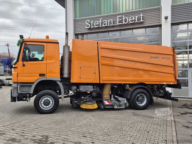 Balayeuse de voirie MERCEDES-BENZ Actros 2032 A 4x4 Bucher STKF 9500 Airport 30x