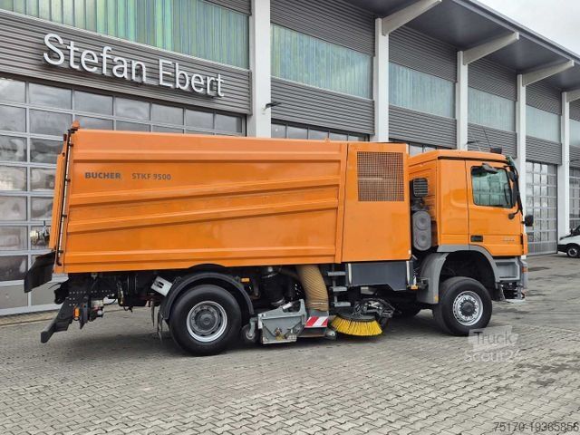 Balayeuse de voirie MERCEDES-BENZ Actros 2032 A 4x4 Bucher STKF 9500 Airport 30x