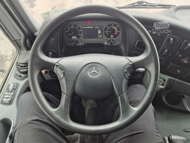 Măturătoare stradală MERCEDES-BENZ Actros 2032 A 4x4 Bucher STKF 9500 Airport 30x