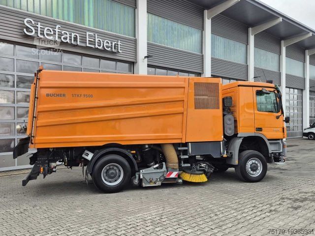 Balayeuse de voirie MERCEDES-BENZ Actros 2032 A 4x4 Bucher STKF 9500 Airport 30x