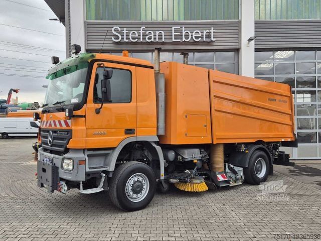 Road sweeper MERCEDES-BENZ Actros 2032 A 4x4 Bucher STKF 9500 Airport 30x