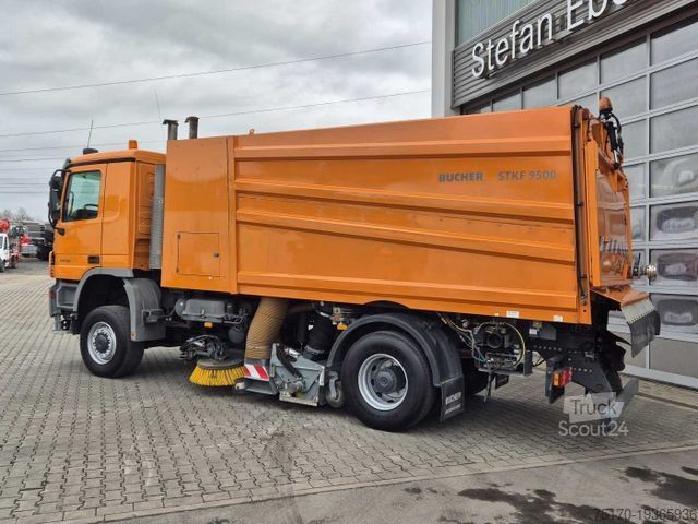 Măturătoare stradală MERCEDES-BENZ Actros 2032 A 4x4 Bucher STKF 9500 Airport 30x