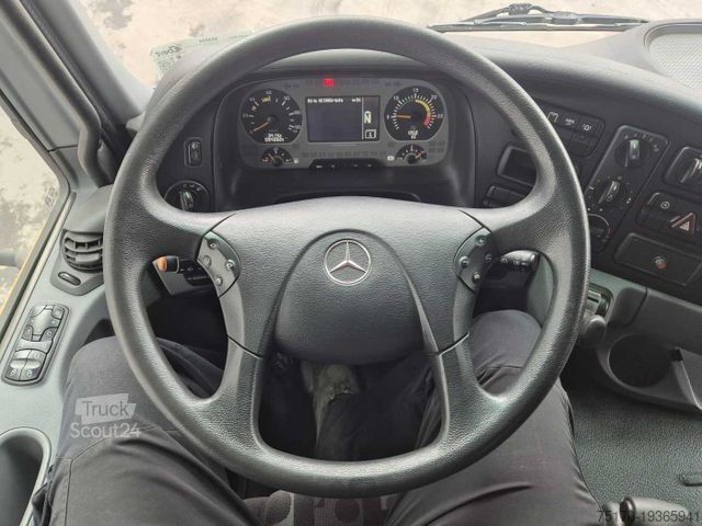 Măturătoare stradală MERCEDES-BENZ Actros 2032 A 4x4 Bucher STKF 9500 Airport 30x