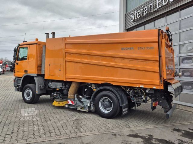 Măturătoare stradală MERCEDES-BENZ Actros 2032 A 4x4 Bucher STKF 9500 Airport 30x