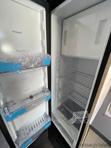 Напівінтегрований кемпер SUNLIVING C 70 DL *Automatik*165 PS*Markise+Solaranlage*
