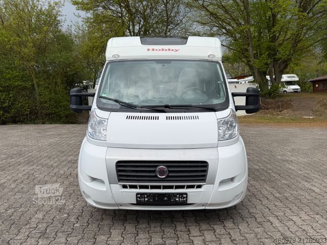 Pusiau integruotas kemperis HOBBY 500 GESC