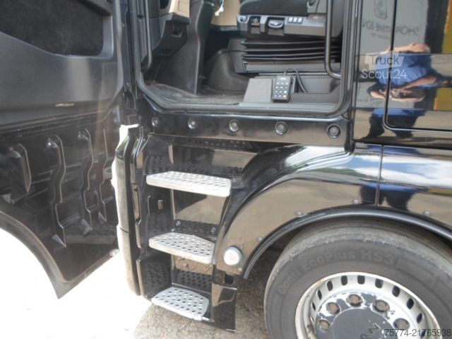 Lielapjoma vilcējs MAN TGX 18.510